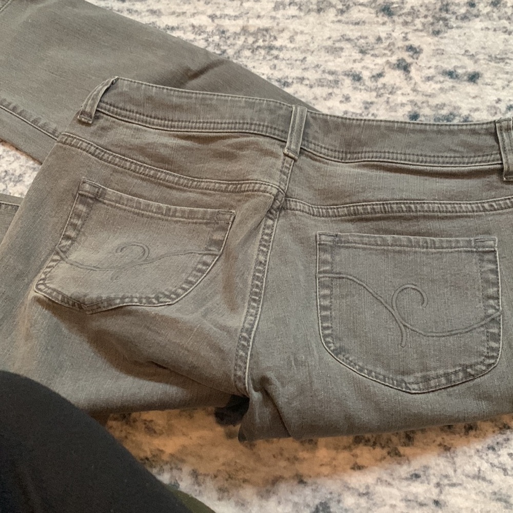 Chicos .5 equivalent to a size 6 grey jeans - Picture 5 of 5